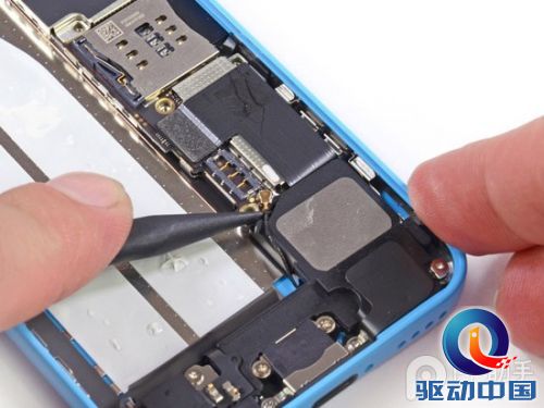 “不廉价”苹果iPhone5c拆机高清图赏