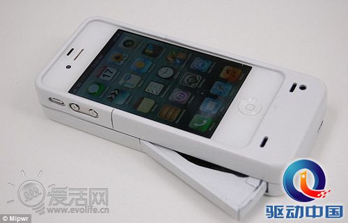 老外研发手捏充电器 动动手就可以为你的iPhone充电