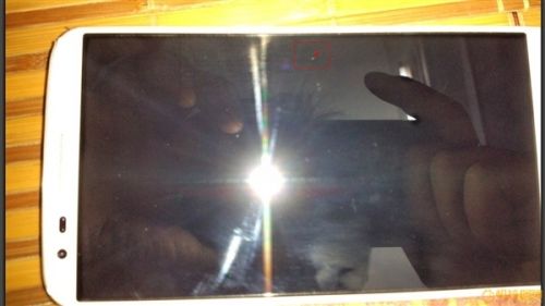 LG G2被曝屏幕进灰