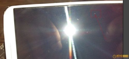 LG G2被曝屏幕进灰