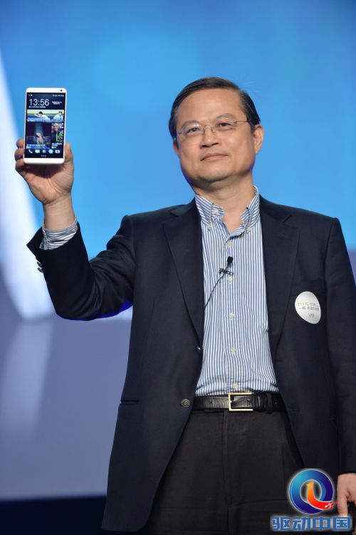 5. HTC中国区总裁兼北亚区总经理董俊良先生发布HTC首款大屏4G LTE智能手机HTC One max