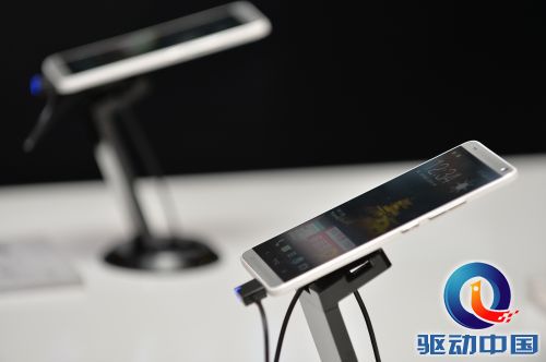 15. HTC 首款大屏4G LTE智能手机HTC One max新品展示