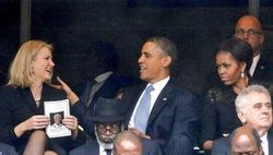 奥巴马在曼德拉追悼会上用黑莓Z10玩自拍