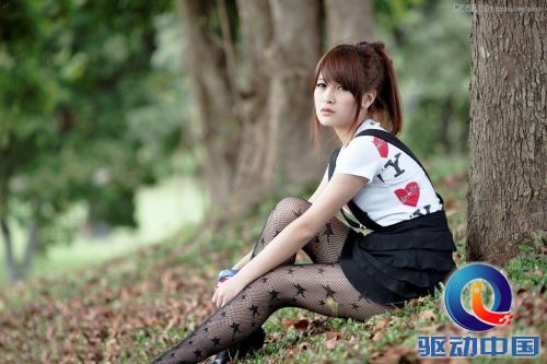Photoshop调出外景女孩中性暖色效果,PS教程,思缘教程网