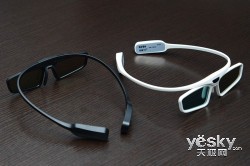 由左至右:乐视X60、小米电视、海信VIDAA的3D眼镜(点击看大图)