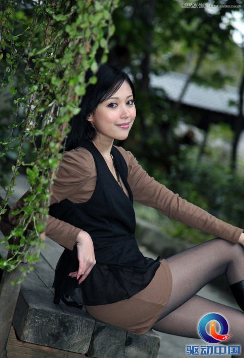 Photoshop调出清纯美女梦幻的柔美肤色,PS教程,思缘教程网