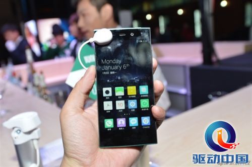 IUNI首款手机抢鲜看:全金属机身