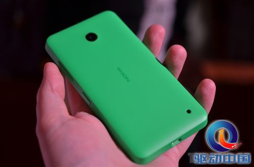 组图：首款双卡双待Lumia手机就长这样