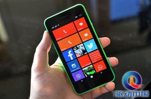 组图：首款双卡双待Lumia手机就长这样