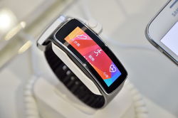 三星GALAXY S5正式开卖 售5299元签约三年免费拿机