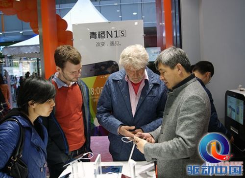青橙首家O2O线下体验店落户宝山万达