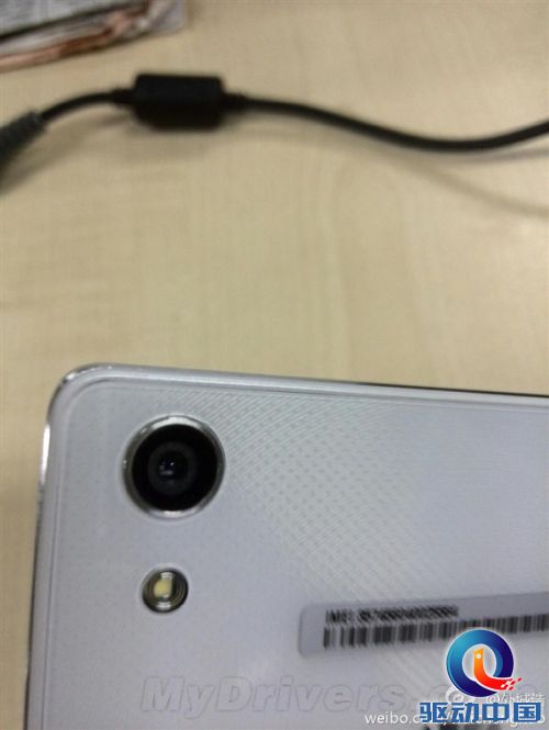 华为新旗舰完全曝光:放大版iPhone 4?