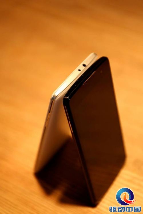 说明: E:\2013黄文雅个人工作\其他\R2017\R2017+已处理\R2017 已处理\外观图_黑白_顶部细节.jpg