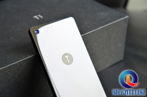 美不美?锤子手机T1详细开箱图赏