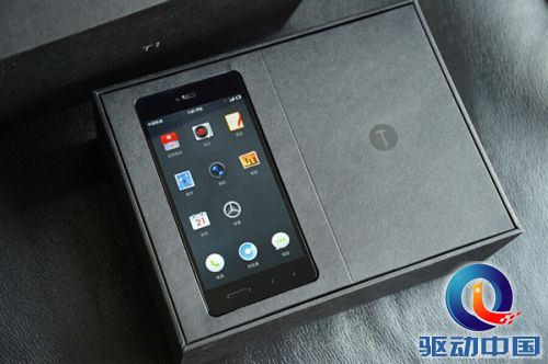 美不美?锤子手机T1详细开箱图赏