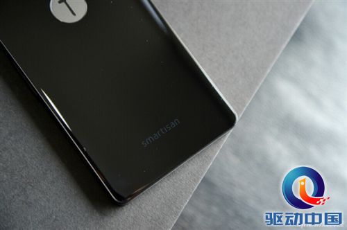 美不美?锤子手机T1详细开箱图赏