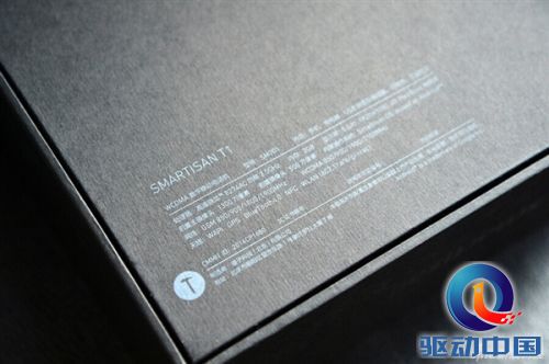 美不美?锤子手机T1详细开箱图赏