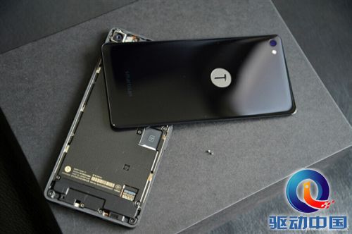 美不美?锤子手机T1详细开箱图赏