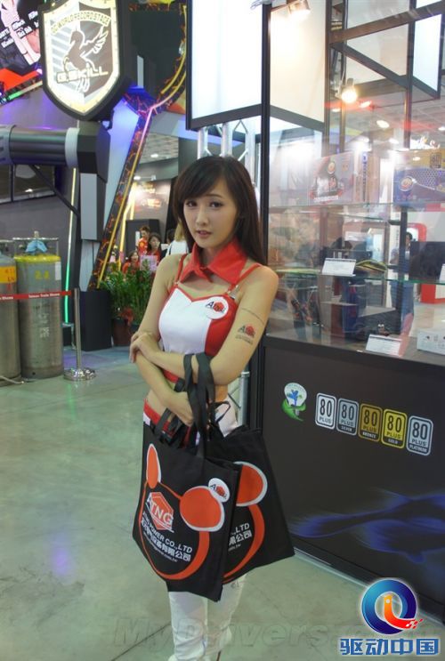 深夜福利：台北电脑展上的清凉妹子们