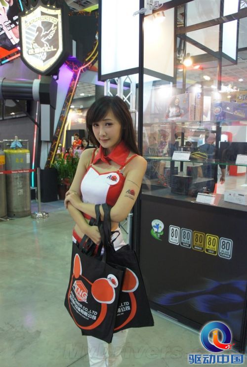 深夜福利：台北电脑展上的清凉妹子们
