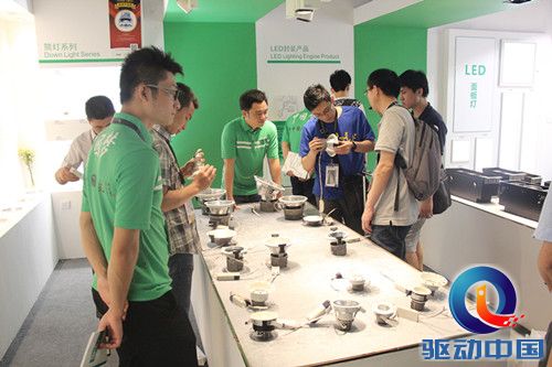 光为展场.jpg