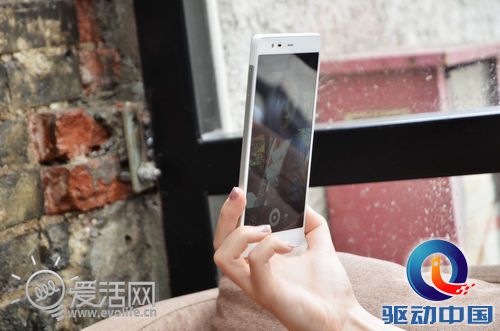 【爱活3000问】比手还大的nubia X6如何玩自拍