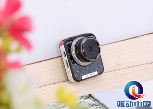 奢华水晶行车记录仪，威仕特R2华丽登场 