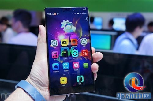 联想超级旗舰K920亮相:很完美!