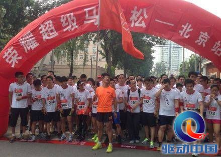 陈盆滨领跑马拉松北京站 荣耀手环大放异彩