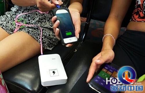 同时为11台iPhone充电的移动电源见过吗?
