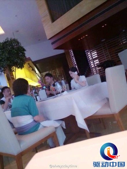 修成正果?刘强东见奶茶妹妹家长了!