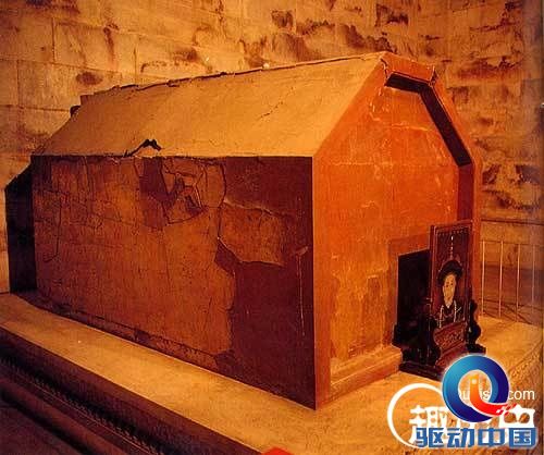 孙殿英盗东陵:财物装了30大车 慈禧尸身被分拆