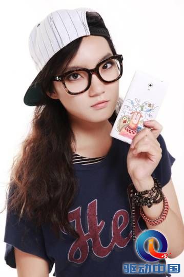说明: C:\Racemind\IUNI\U3预热发布\八大美院\修好\半身常规调色\20140806IUNI设计师II 34132.jpg