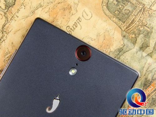来源蜀锦的设计，小辣椒5后盖真的高大上 