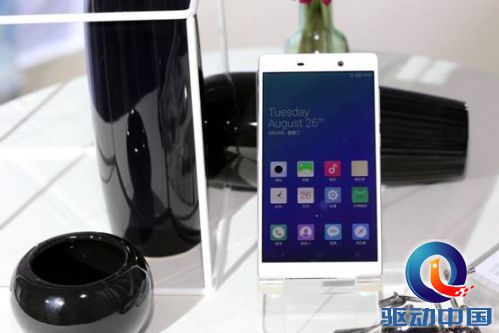 说明: C:\Racemind\IUNI\U3预热发布\现场照片\模特选出片\产品\白\IMG_3528.jpg
