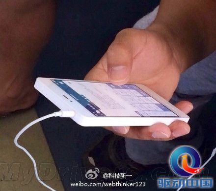 老罗自曝白色版锤子手机:确实很难做