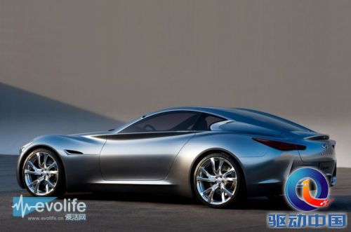 迎战保时捷Panamera 英菲尼迪Q80这么长你怕了吗?