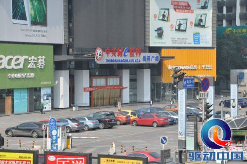 e世界停车场车辆稀少