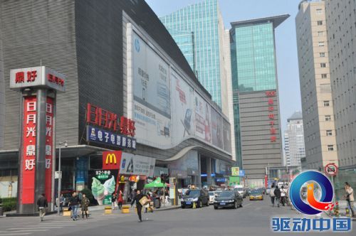 鼎好门口已经没有了张灯结彩的国庆标语和促销条幅