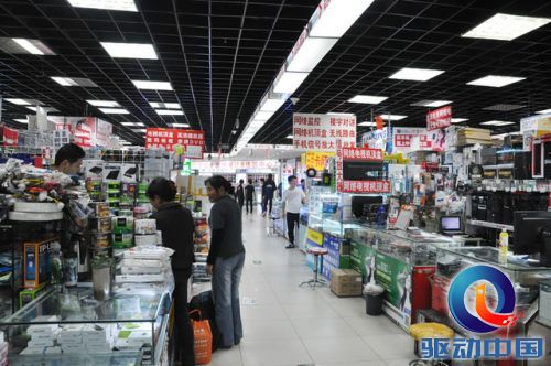 科贸卖场国庆节期间客流量一般，相比鼎好稍好