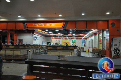 每当午饭时间小火锅都人满，国庆期间人迹寥寥