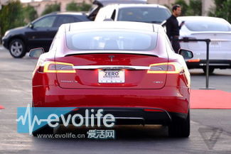 百公里加速3.2秒 新的特斯拉Model S P85D要秒杀超跑