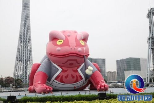 大黄鸭之父“新作”? 巨型蛤蟆惊现广州 2