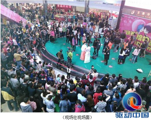 “脱光”接吻赢iphone6 迪信通“另类”促销轰动上海