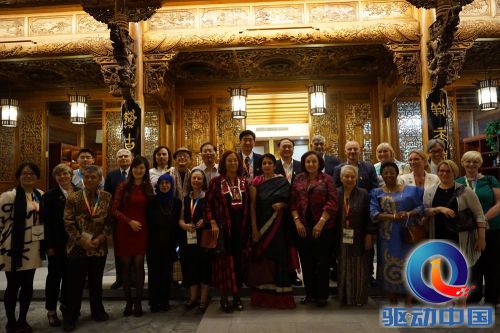世界五大洲手工艺理事会主席团齐聚黄小明个木园1