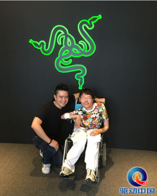 渐冻人访雷蛇亚太区总部 手指延伸新世界