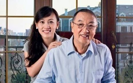 Liu Qing, COO of Didi Dache and her father Liu Chuanzhi, founder of Lenovo.
