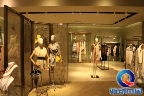 APEC服装设计师罗峥：用东方美学点化服装，让穿者回归内心