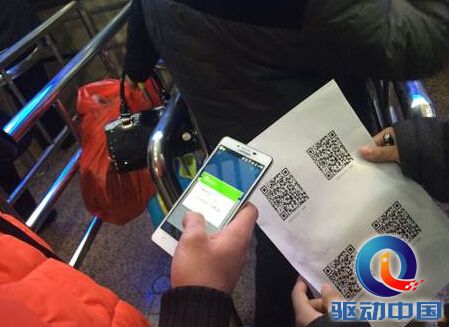 网络和电话提前两天售票 志愿者教排队者手机购票
