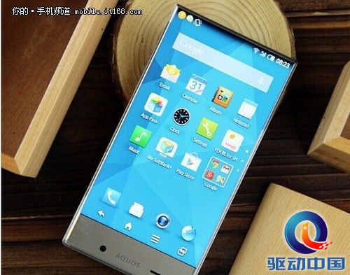无边框手机看起来很美